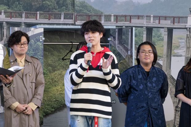 ステージでコメントをするプロジェクトリーダーの小野さん